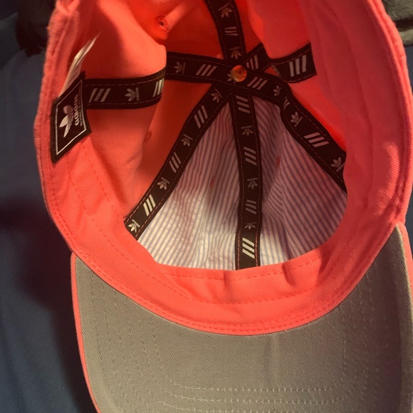 Cute pink Adidas hat - Picture 4 of 4